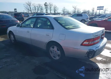 2000 Lexus Es 300 from USA, damaged, VIN JT8BF28G8Y5099376